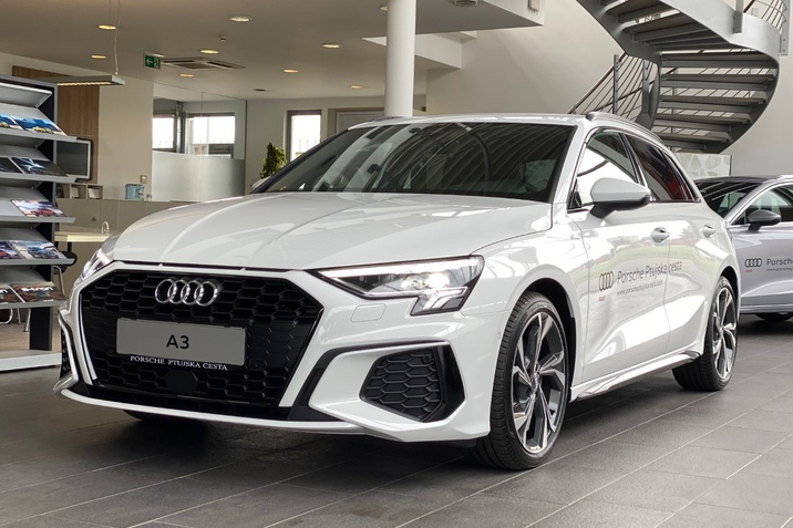 Novi Audi A3 Sportback 2020 vozila že v salonu, odprta