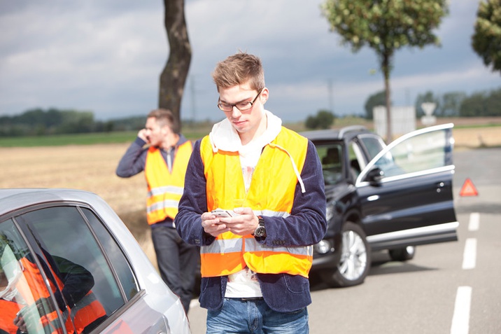 Pogodbeni servis zavarovalnica Sava Troglav Porsche Versicherungs